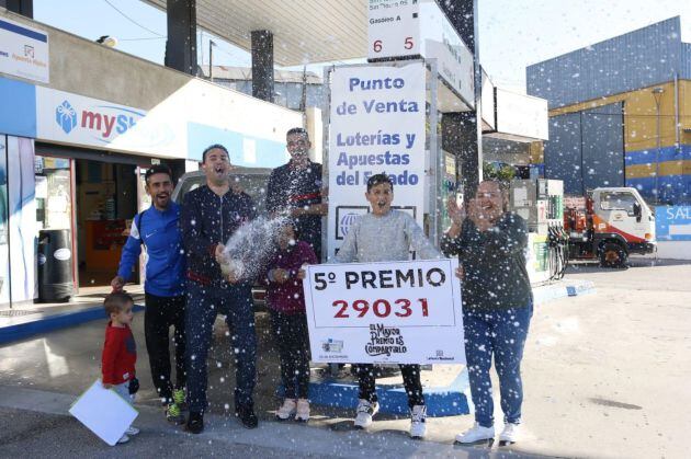 Los vendedores del quinto premio del Sorteo de Navidad de la gasolinera Tamoil