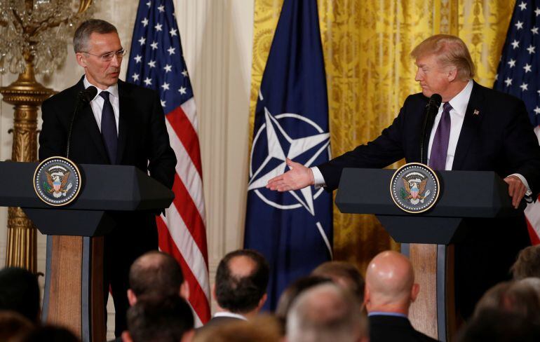 El presidente de EEU,Donald Trump, junto al secretario general de la OTAN, Jens Stoltenberg