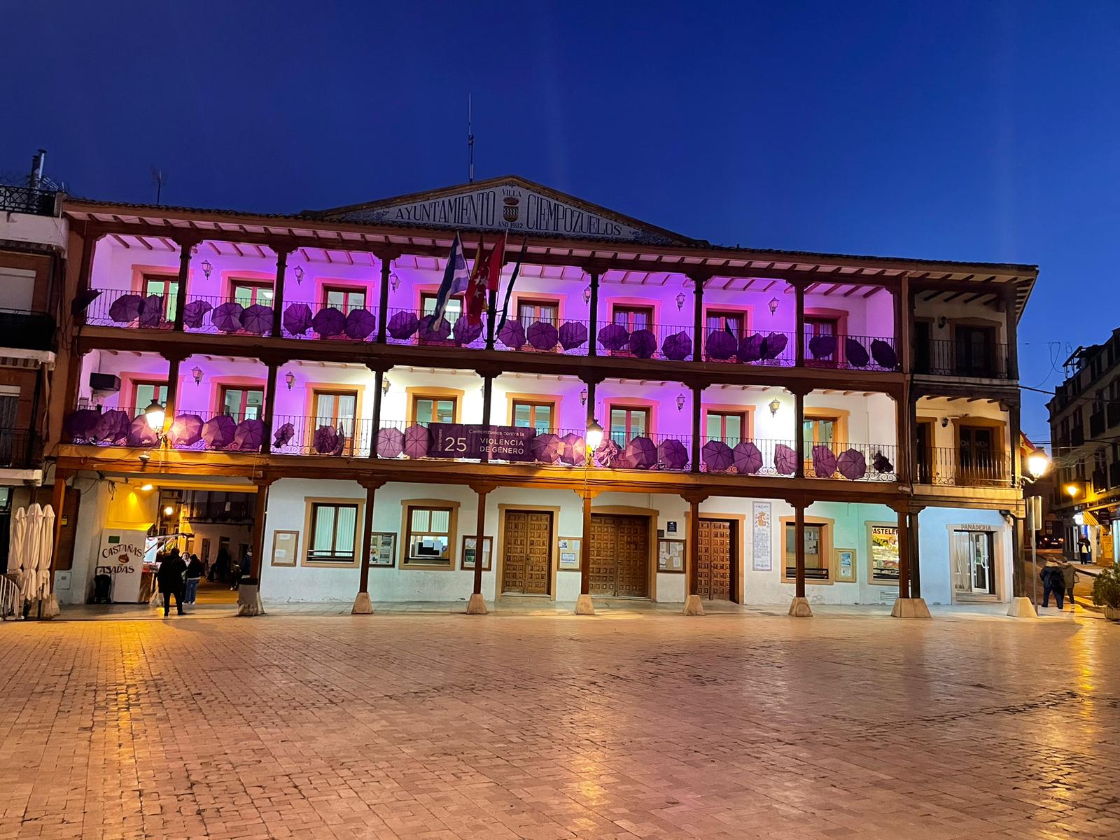 El Ayuntamiento de Ciempozuelos, iluminado de morado con motivo del día internacional para la eliminación de la violencia de género