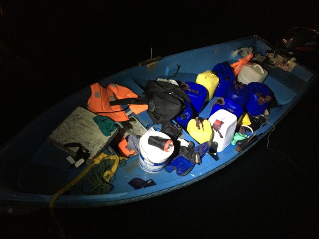 Embarcación llegada a las costas de Ibiza.