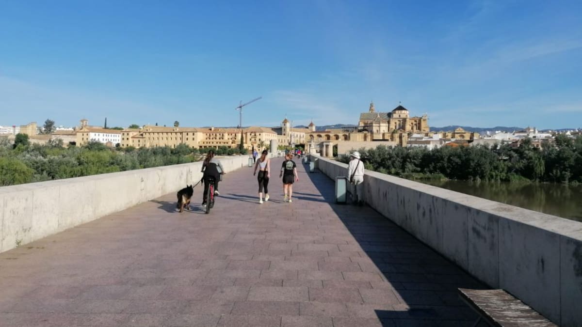 Los músicos callejeros volverán a cantar en el Puente Romano