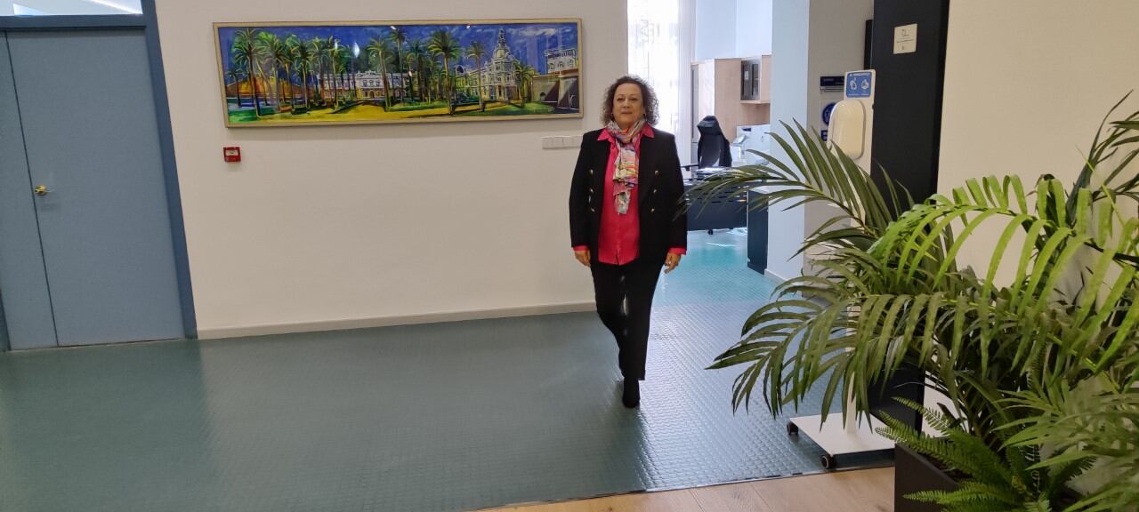 Yolanda Muñoz saliendo de su despacho tras el último Consejo de Administración de la Autoridad Portuaria