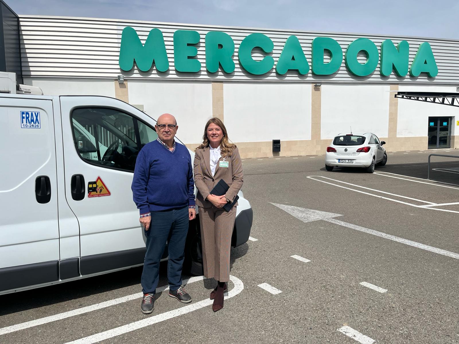 Mercadona dona al refugio de Aragón alimentos de primera necesidad.