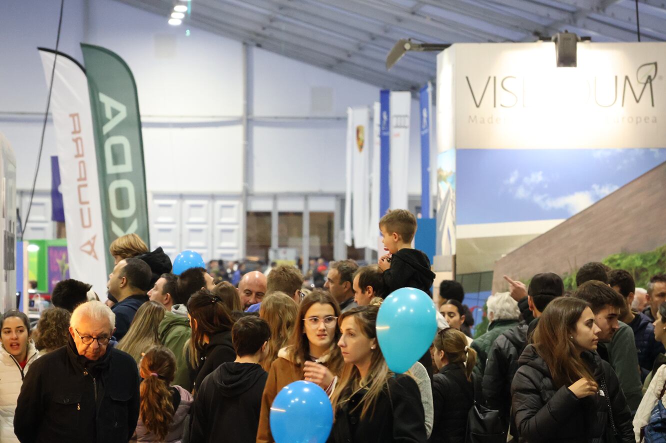 Nombrós públic aquest diumenge abans del tancament de la 45a Fira d&#039;Andorra que ha reunit al llarg del cap de setmana uns 75.000 visitans.