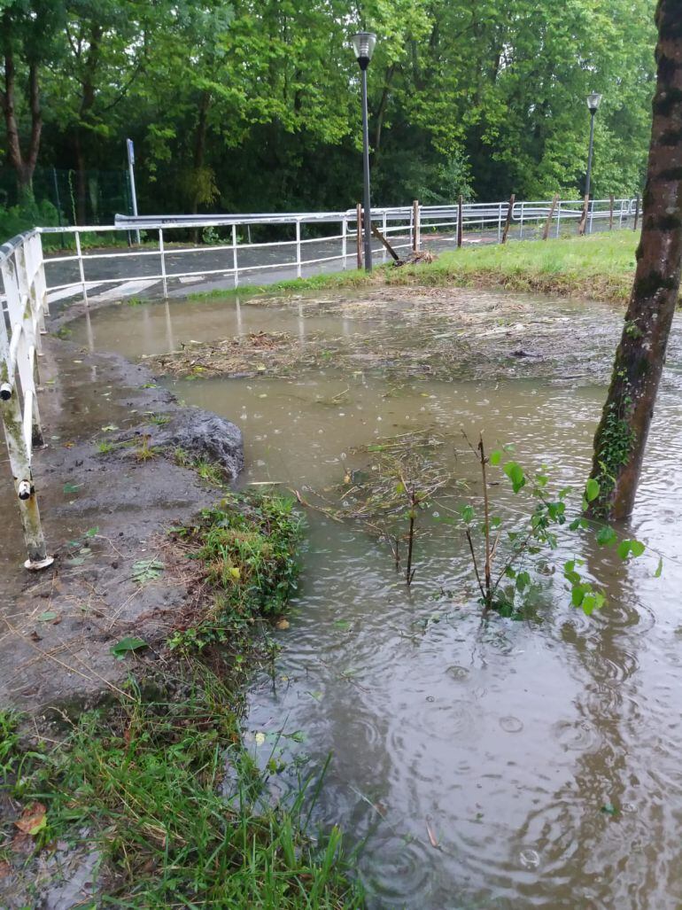 Zona inundada a consecuencia de las lluvias en Irun