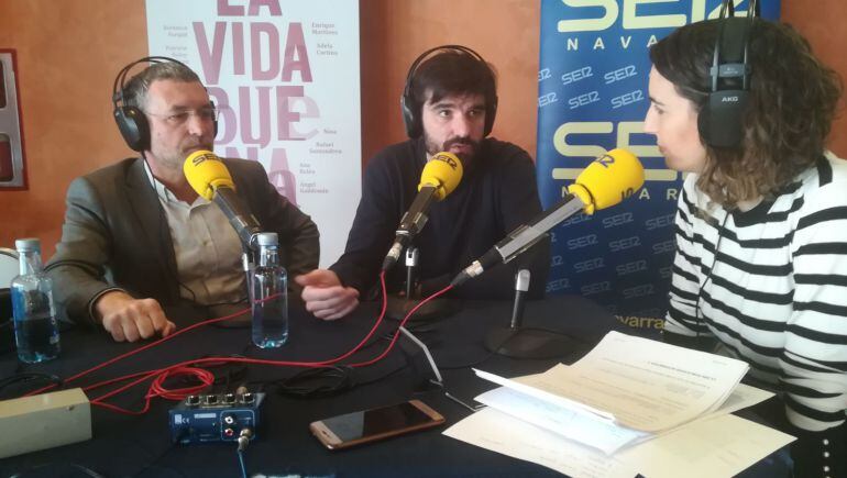 El vicepresidente de Derechos Sociales, Miguel Laparra, con el alcalde de Tudela, Eneko Lararrte, entrevistados por Mamen García en 'A Vivir Navarra' en la capital ribera