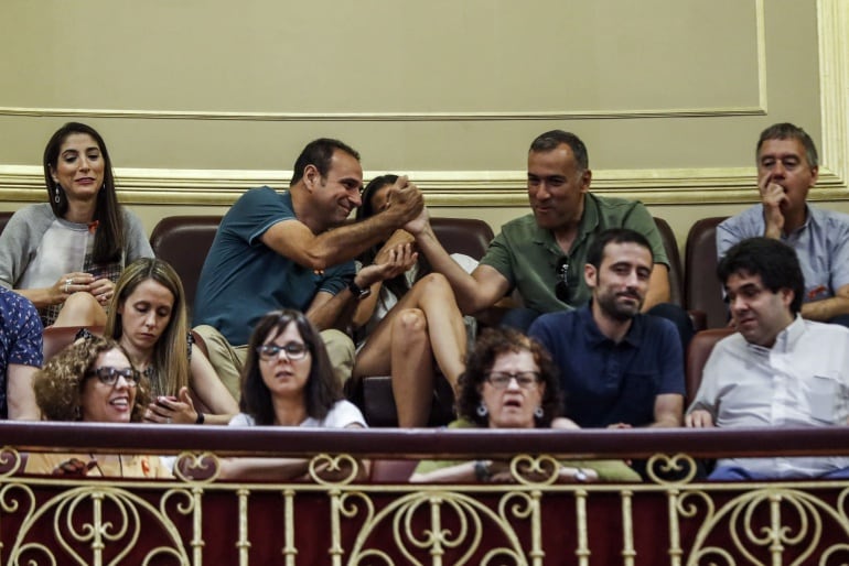 Representantes de RTVE en la tribuna de invitados del Congreso 