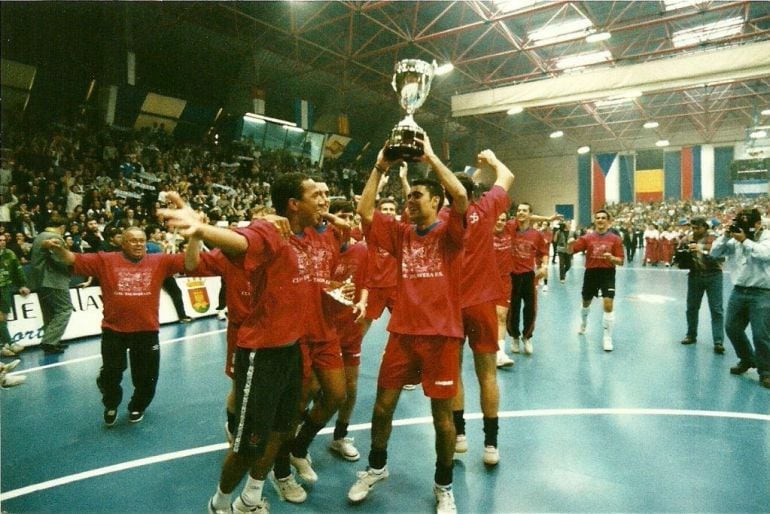 Copa de Europa conseguida por el CLM Talavera en 1998