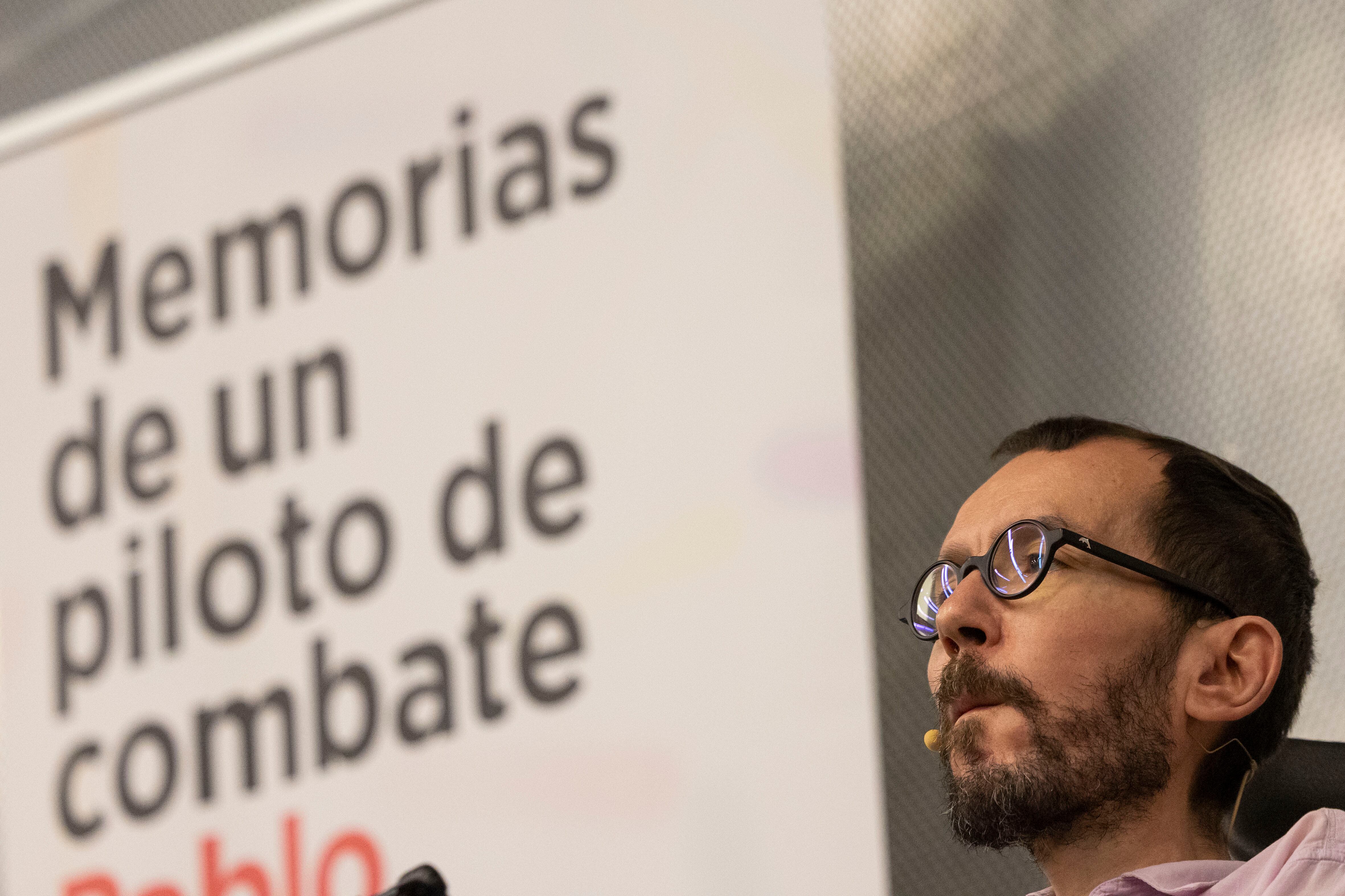 ZARAGOZA, 11/03/2023.- El portavoz de Unidas Podemos en el Congreso, Pablo Echenique, durante la presentación en Zaragoza de su libro 'Memorias de un piloto de combate', en el que aborda el fin del bipartidismo y la negociación del primer gobierno de coalición en España. EFE/ Toni Galan