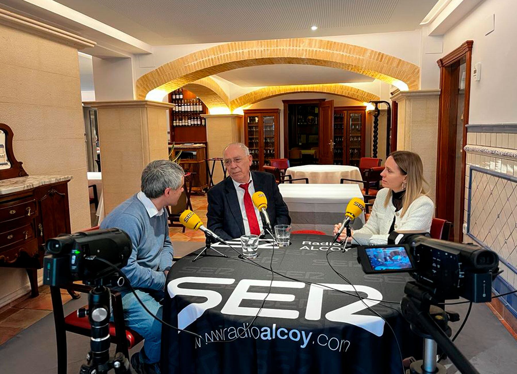 Vanesa i Eduardo Juan, durant l'entrevista en el Restaurant L'Escaleta