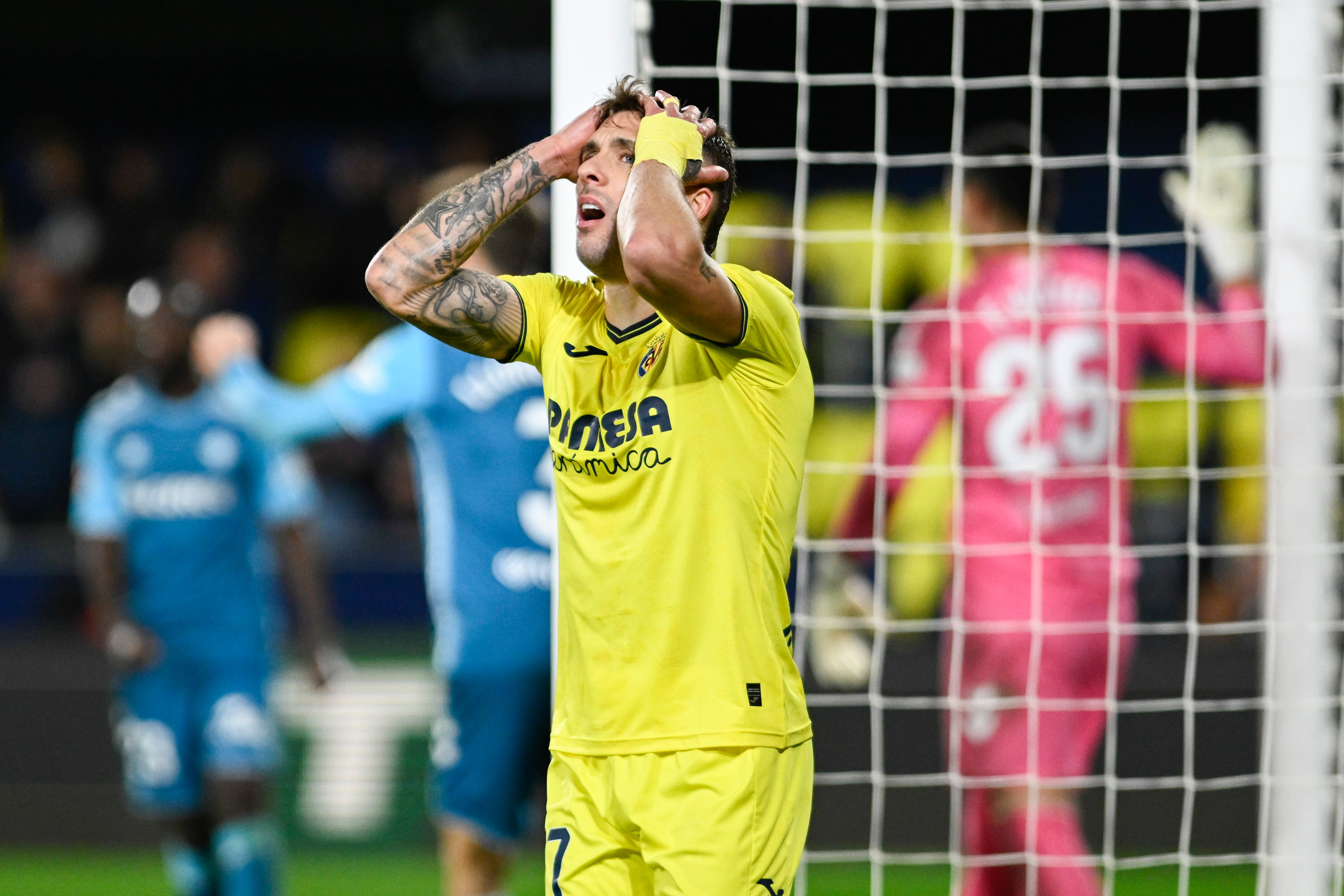 VILLARREAL, 15/12/2024.-El delantero del Villarreal Gerard Moreno, durante el partido de la jornada 17 de LaLiga entre el Villarreal CF y el Real Betis, este domingo en el estadio de la Cerámica. EFE/ Andreu Esteban
