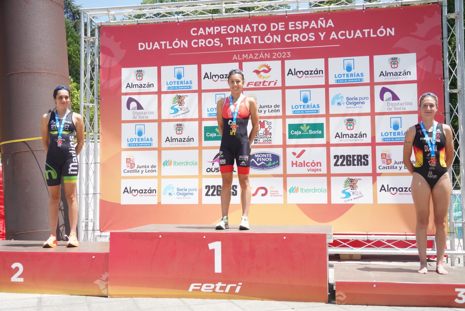 Podio Femenino del Nacional de Triatlón Cros de Almazán, con Marina Muñoz en lo más alto.