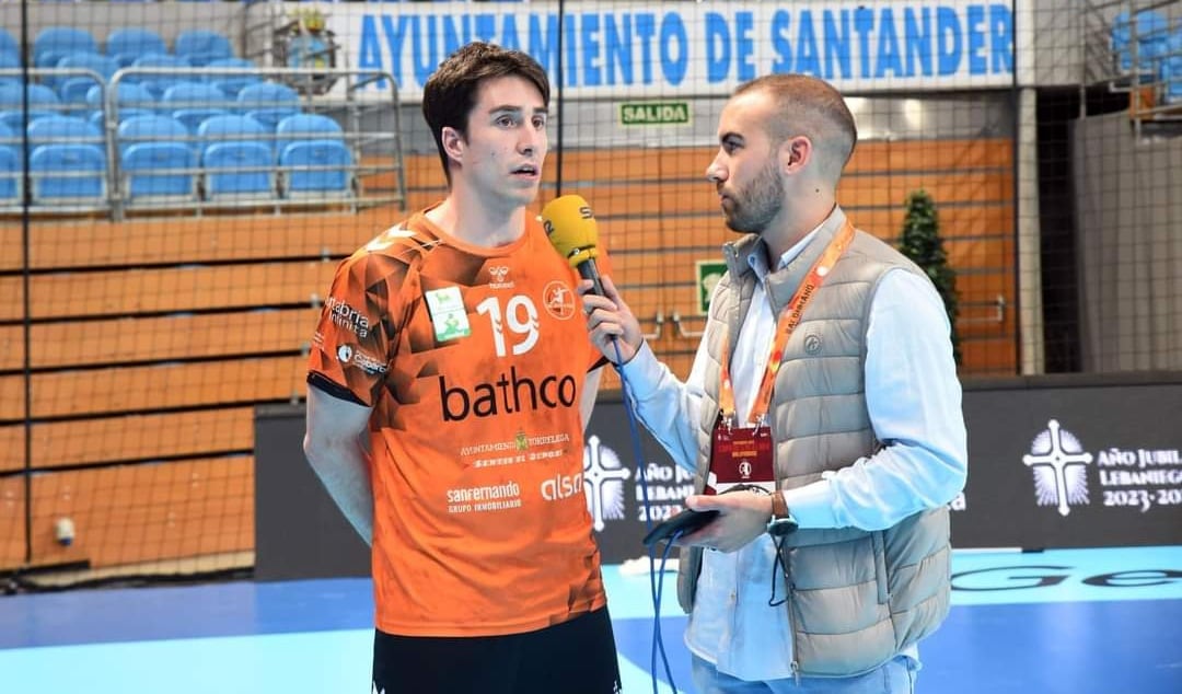 Borja Lombilla, atendiendo a la SER.