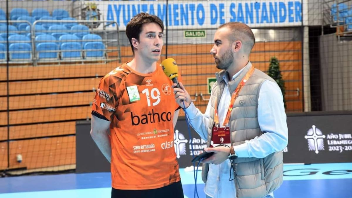 Borja Lombilla, capitán del Bathco Torrelavega, se retira del balonmano