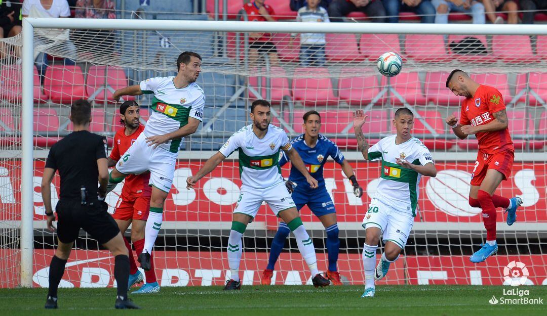 Una acción del Numancia-Elche de esta temporada