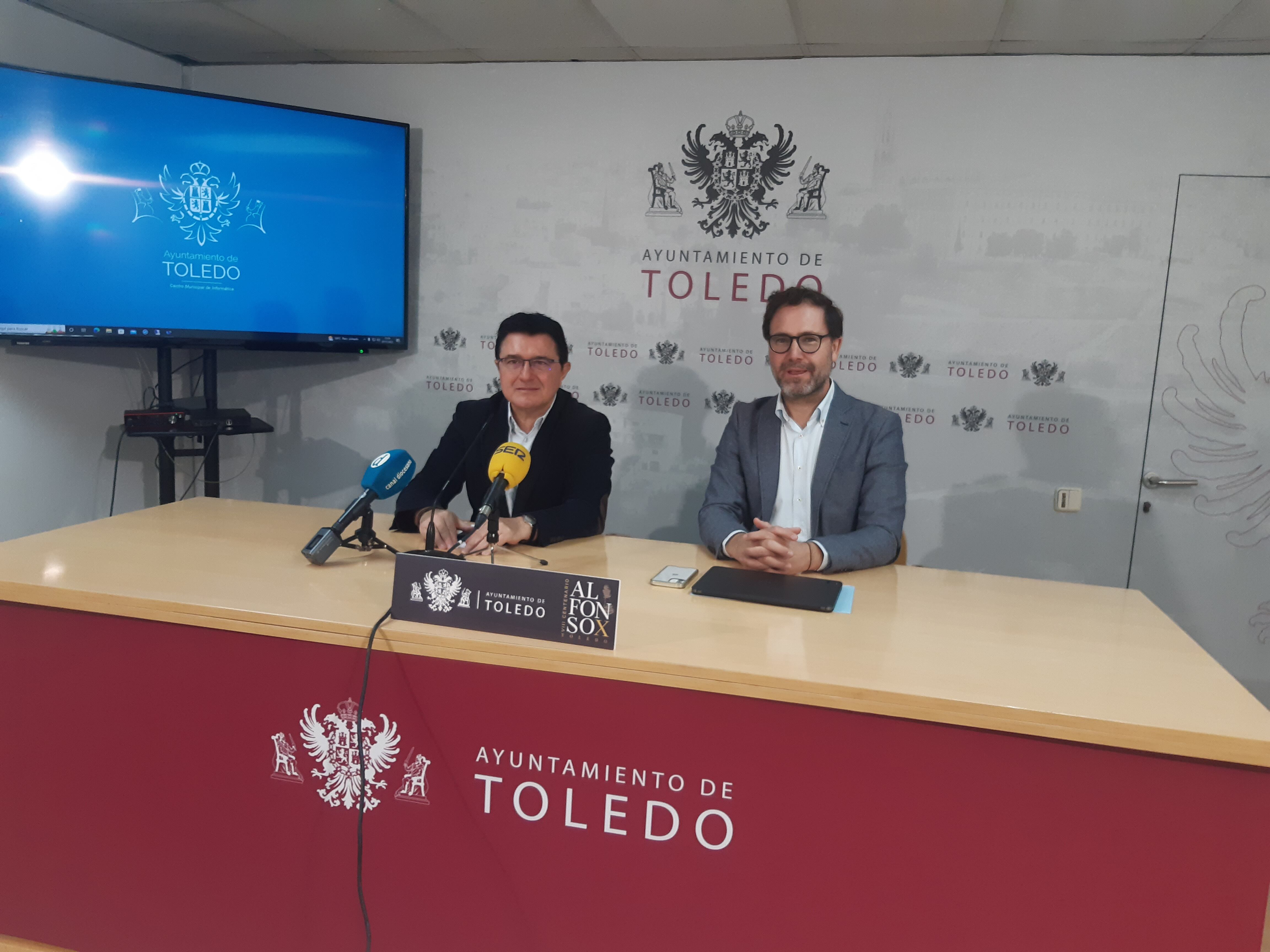 Teo García, concjeal de Cultura (i) y Jesús Corroto, gerente del Consorcio &#039;Ciudad de Toldo&#039; (d)