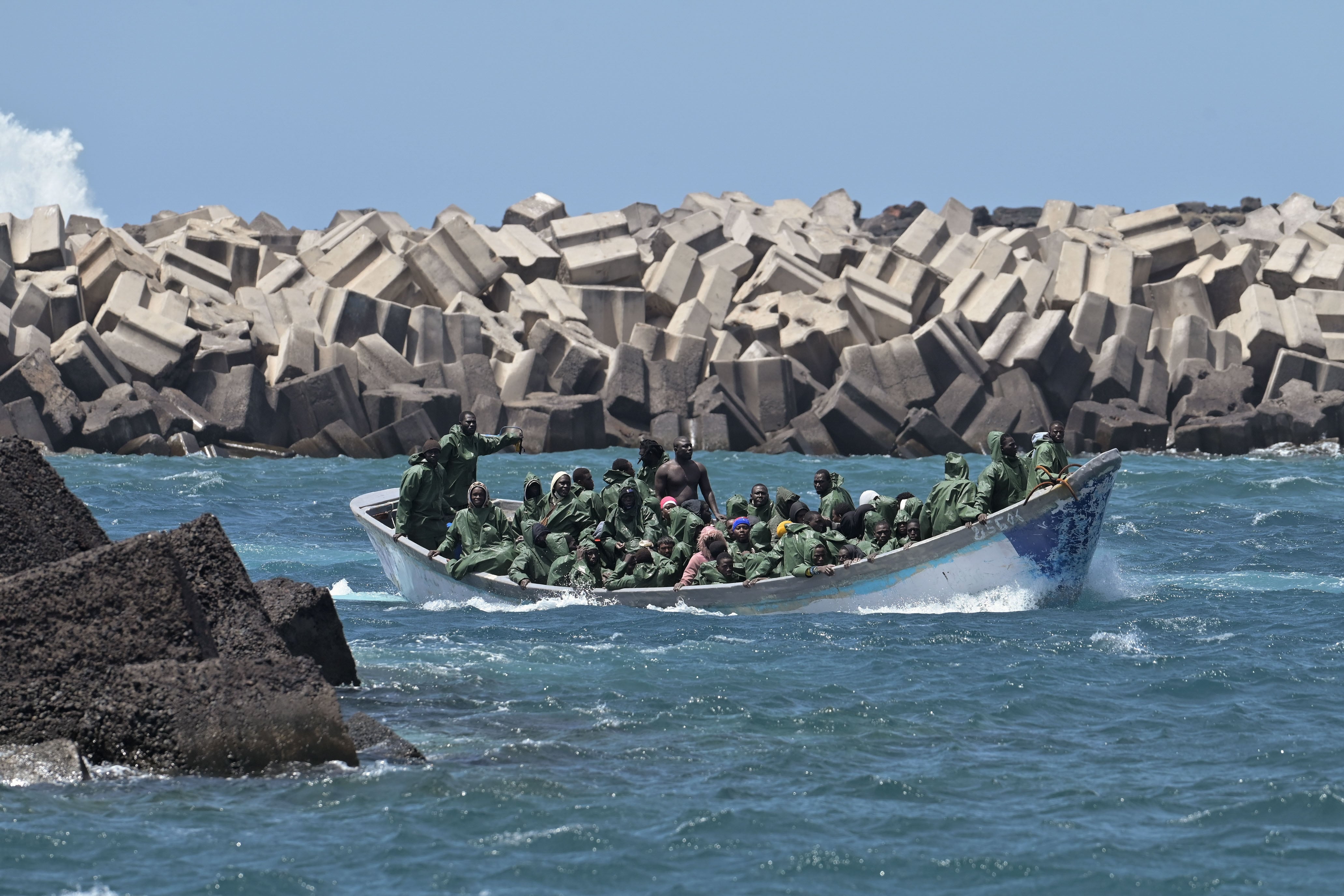 Imagen de una embarcación llegando a El Hierro el pasado mes de agosto