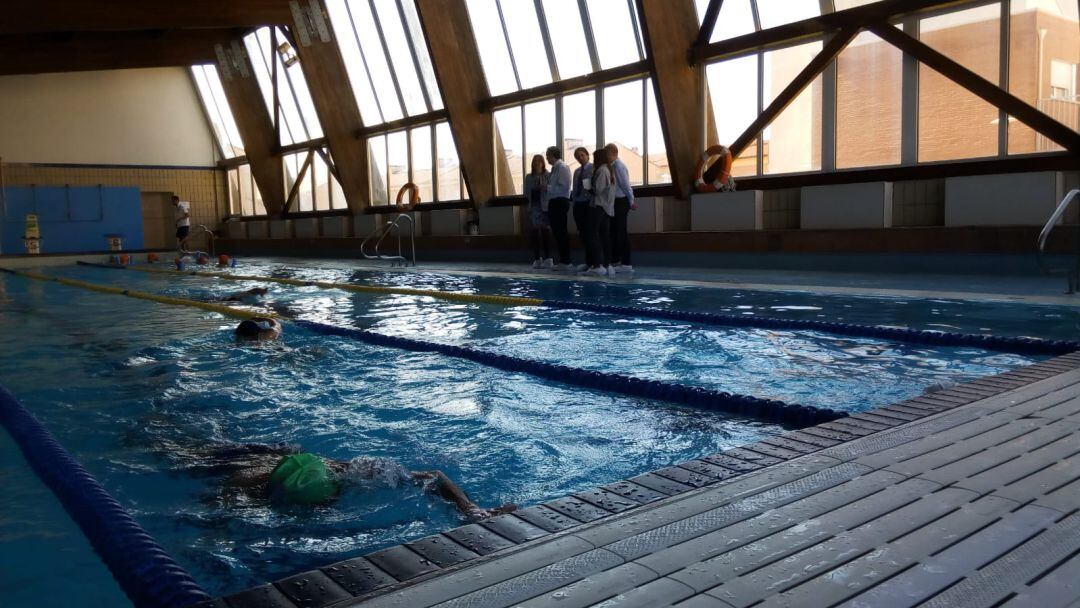 La piscina municipal cubierta no cumple con la ley de accesibilidad