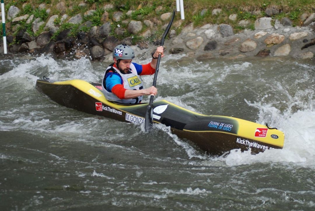 Estas distintas competiciones de piragüismo en aguas bravas en el río Sil se disputarán a su paso por el Barco de Valdeorras. Organizan estas pruebas, Club Fluvial O Barco y la Federación Gallega de Piragüismo.