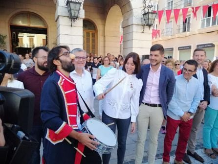 Diana Morant cede la vara de mando al Tio de la Porra en Gandia.