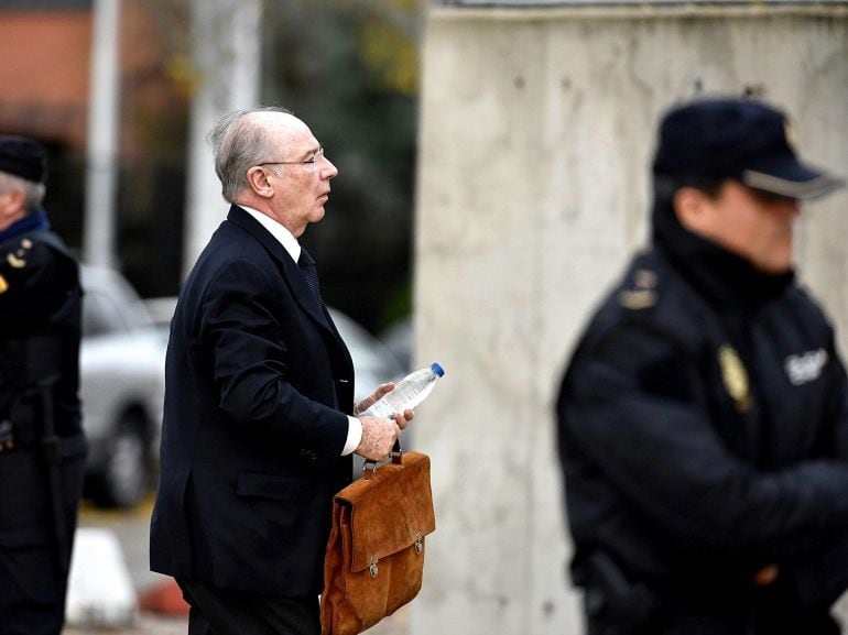 El expresidente de Caja Madrid Rodrigo Rato a su llegada esta mañana a la Audiencia Nacional en San Fernando de Henares 