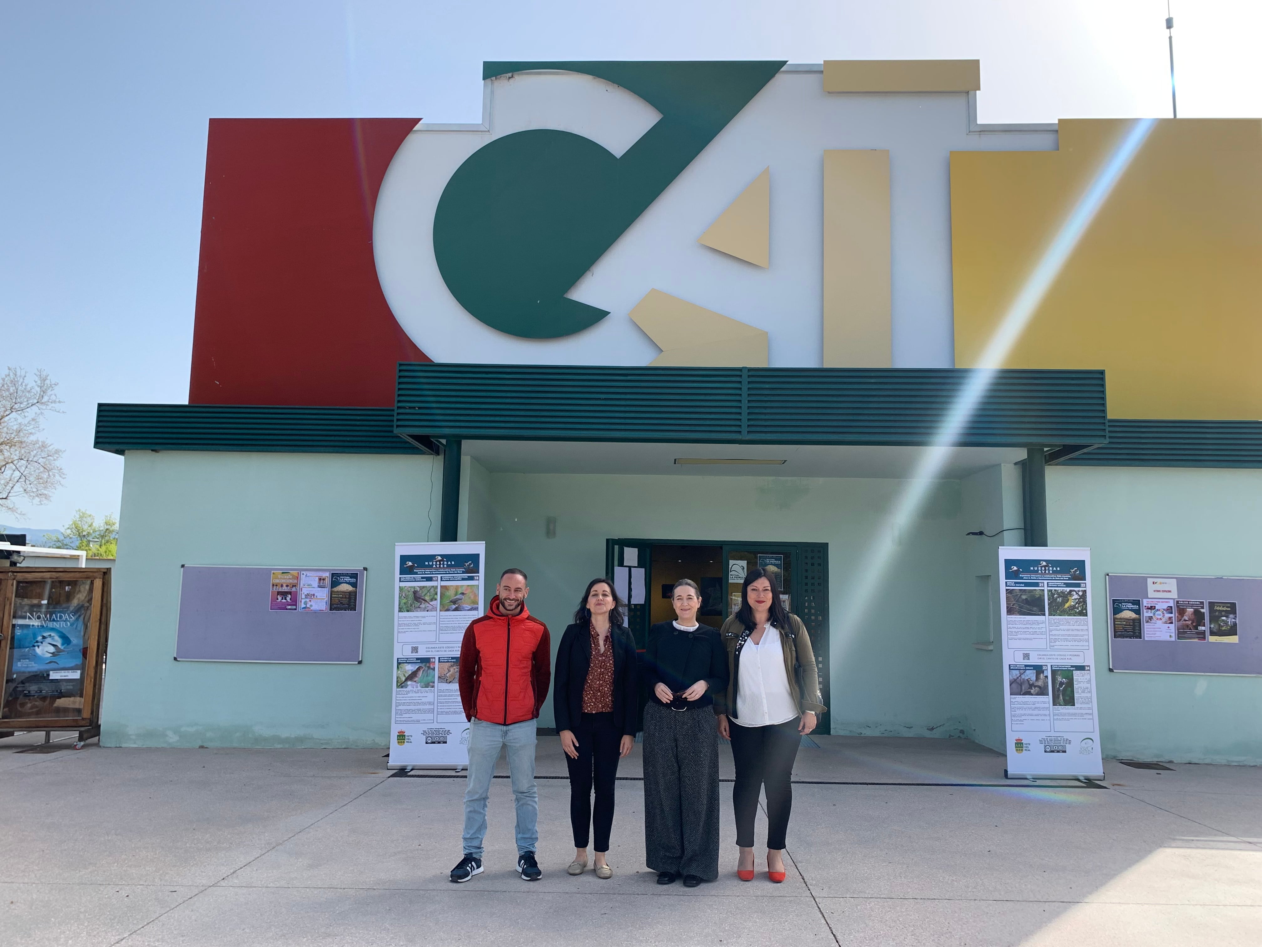 La consejera de Cultura y Turismo, Marta Rivera de la Cruz visitando el CAT de Soto del Real