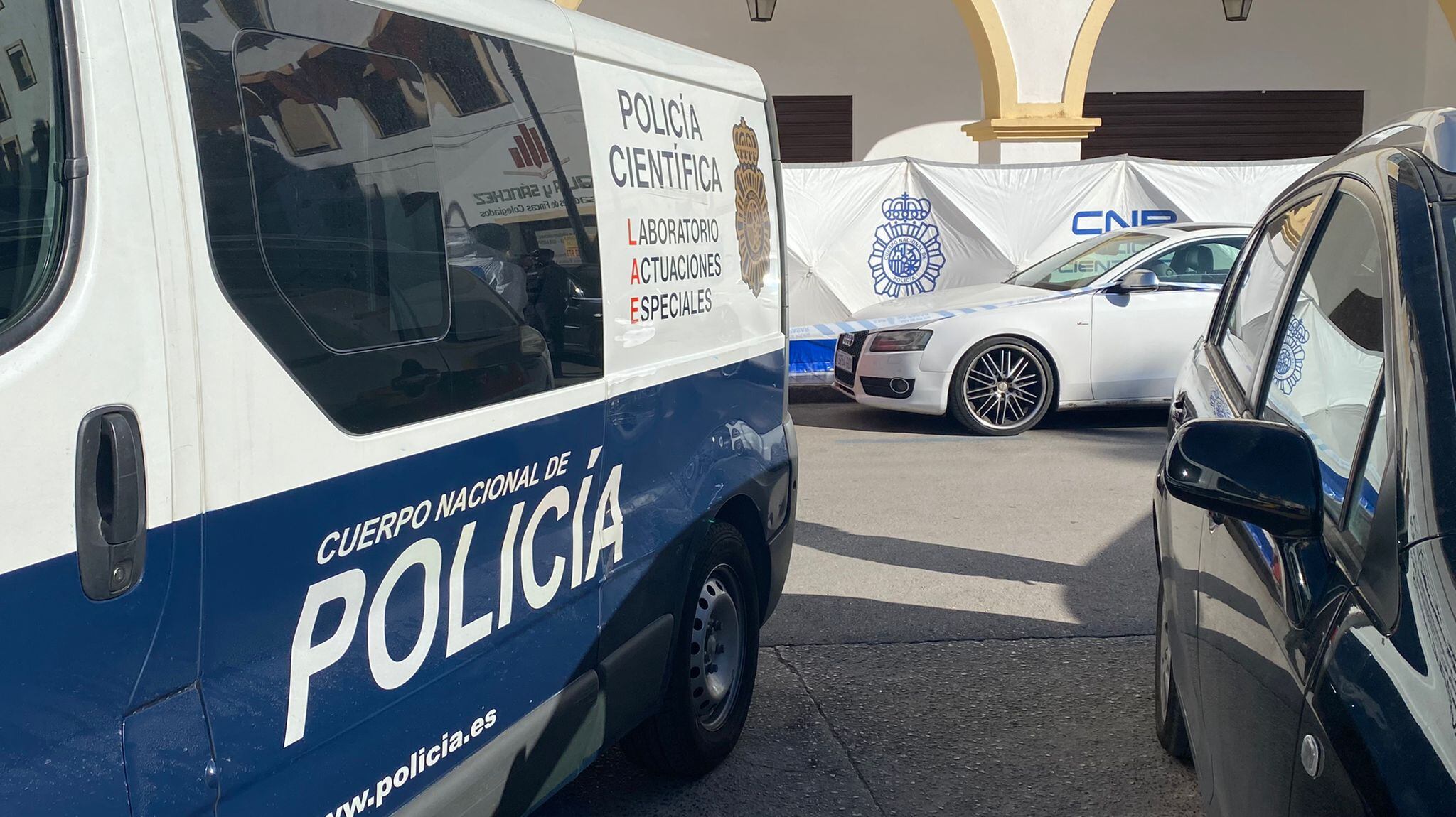 La Policía Nacional este lunes en el lugar del suceso en Antequera (Málaga)