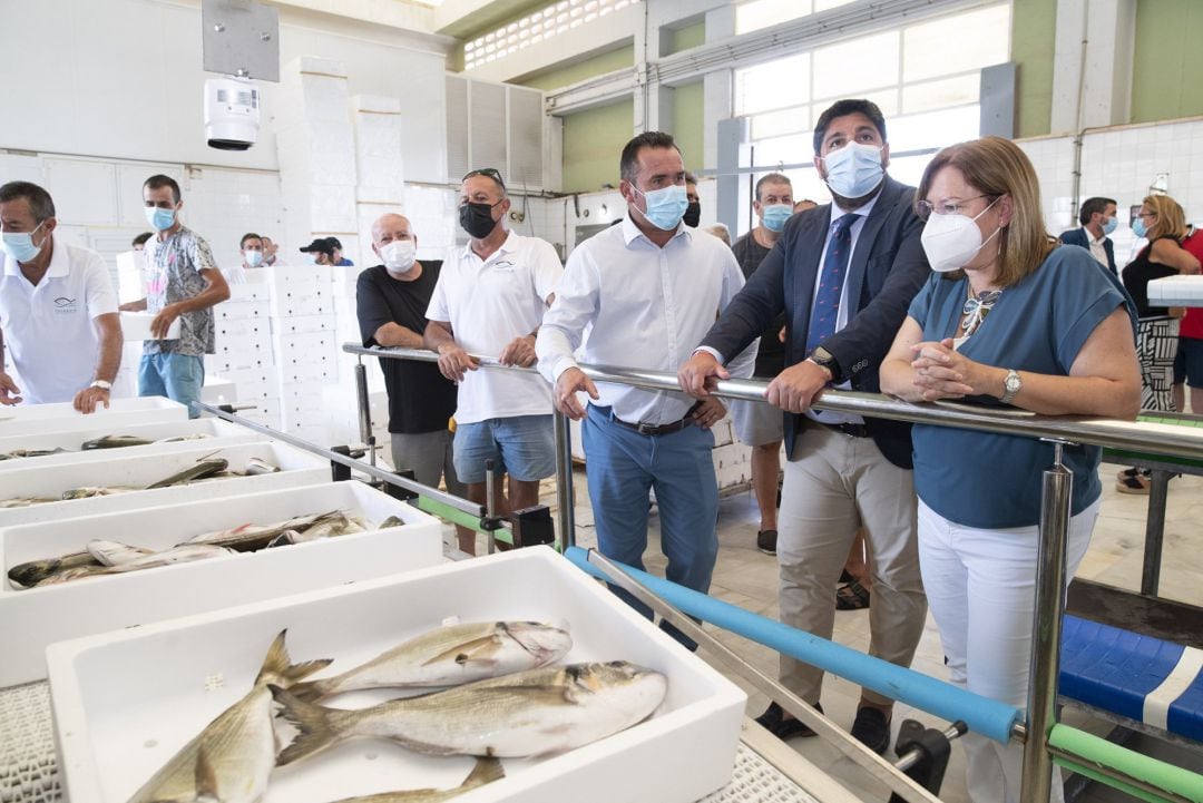 El presidente de la Comunidad, Fernando López Miras, se reunió hoy con la alcaldesa de San Pedro del Pinatar, Visitación Martínez, y posteriormente mantuvo un encuentro con la Cofradía de Pescadores del municipio 
 COMUNIDAD
 