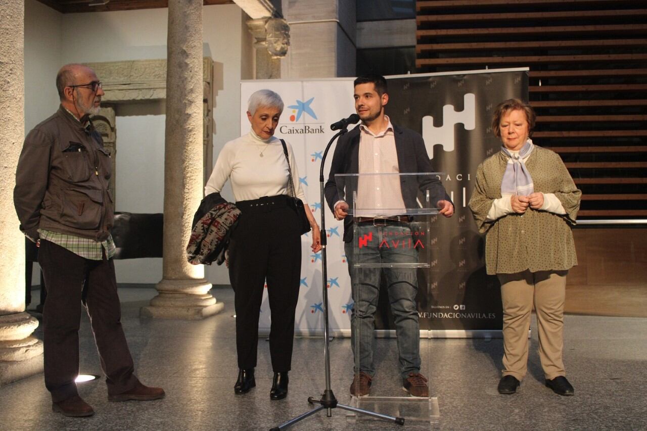 Inauguración de la exposición con Cesar j. Vaquero, su madre Belén, la presidenta de la Fundación Ávila, Dolores Ruiz Ayúcar y el Comisario de la muestra Miguel Ángel Espí