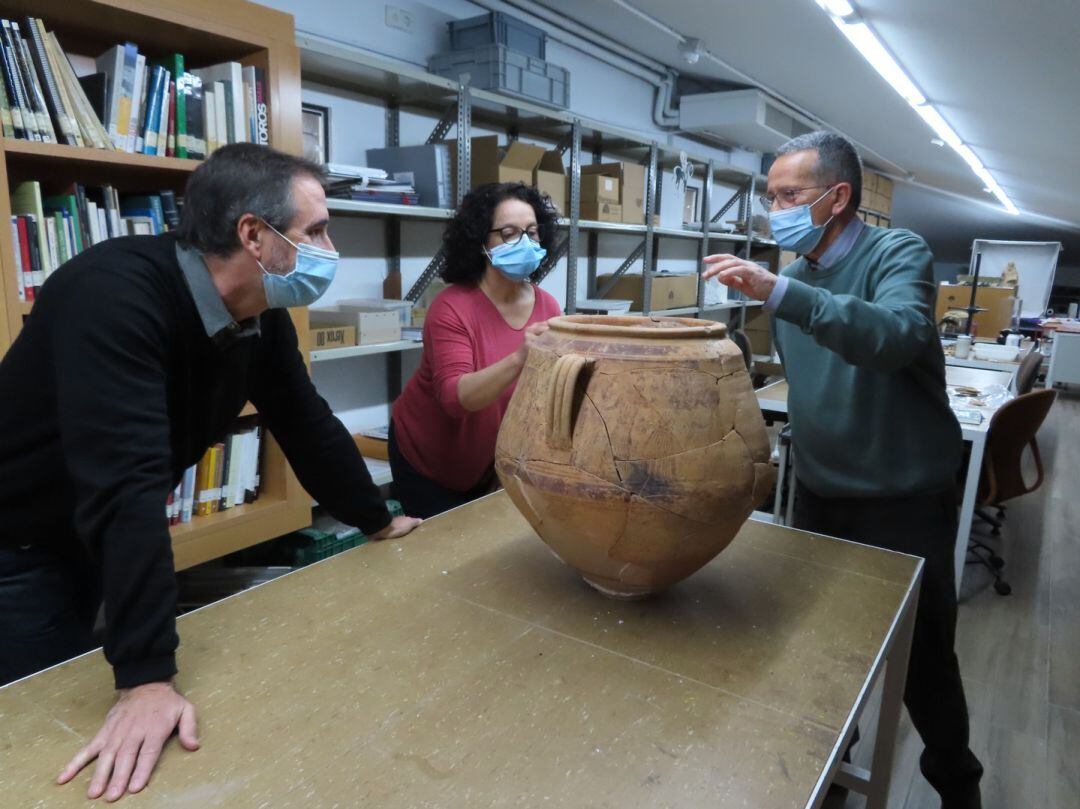 El vaso excepcional hallado en el poblado ibero del Cabeçó de Mariola y que ha sido restaurado.