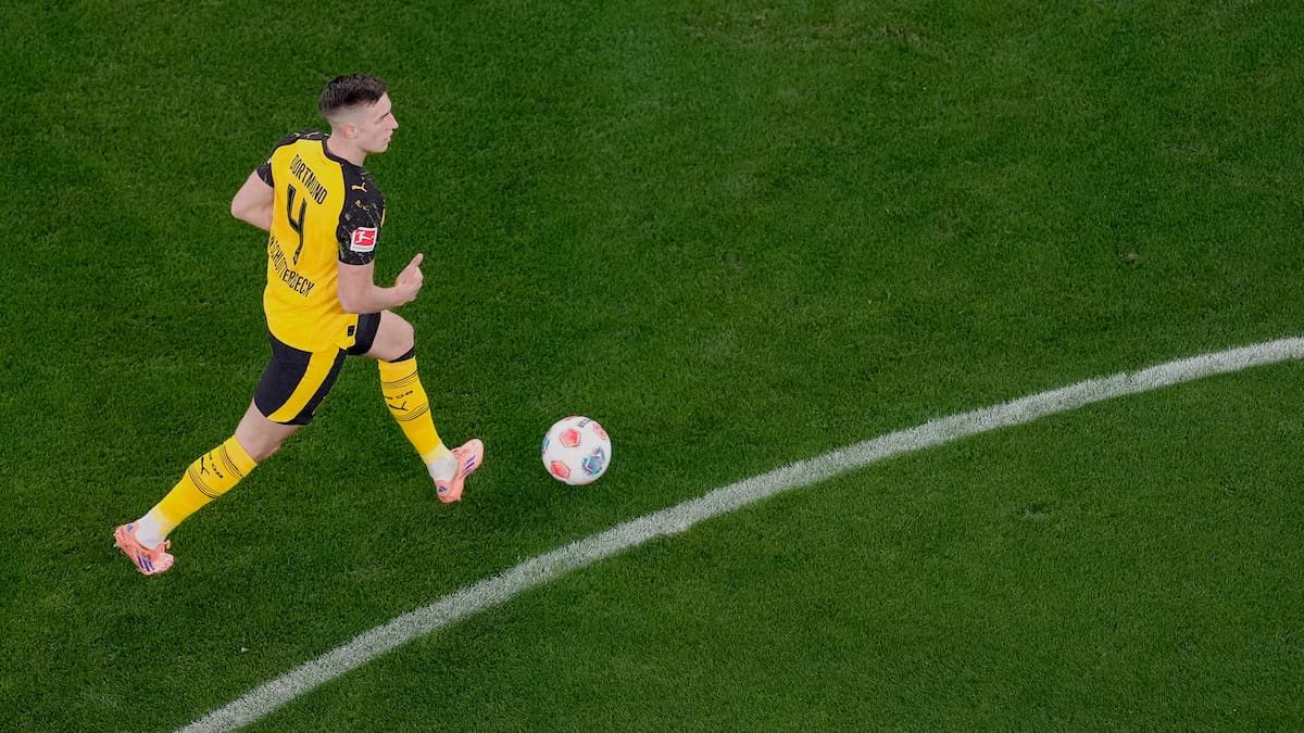 Schlotterbeck, en la órbita de Real Madrid, FC Barcelona, Liverpool o Bayern: "Hace cosas en el campo parecidas a las que hacía Kroos"