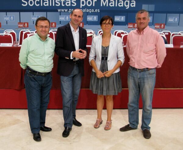 La dirección socialista durante el congreso extraordinario