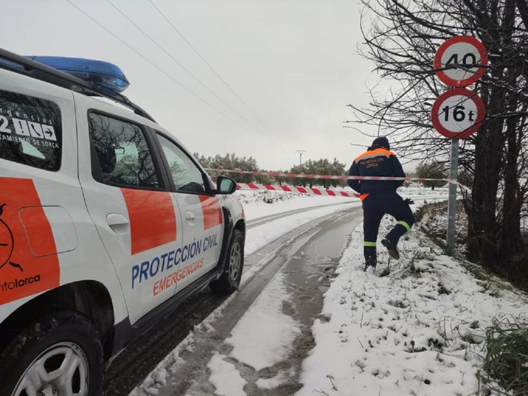 Los efectivos de Emergencias siguen trabajando en las pedanías altas