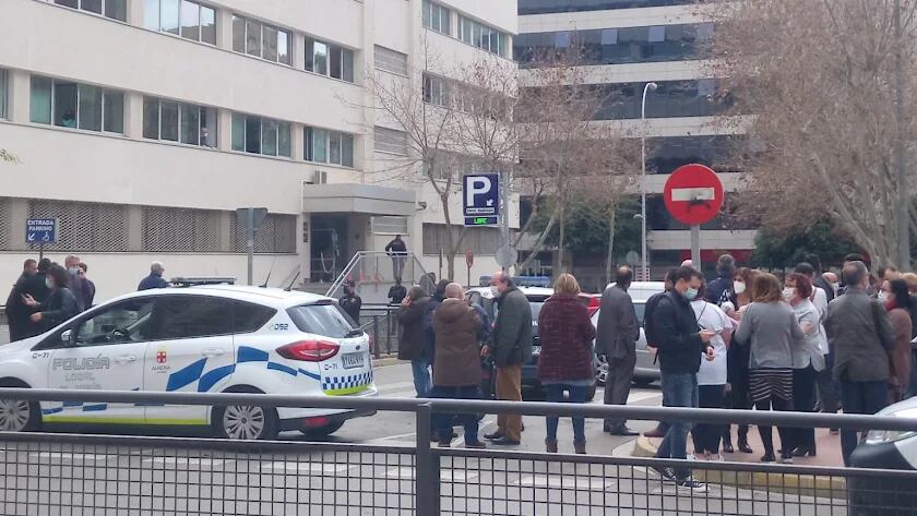 Perímetro de seguridad en la zona de Oliveros, en Almería capital.