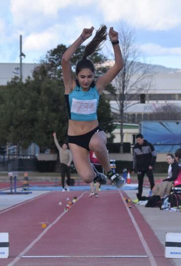 La saltadora va batre el récord del triple salt superant en 17 centímetres la marca anterior.