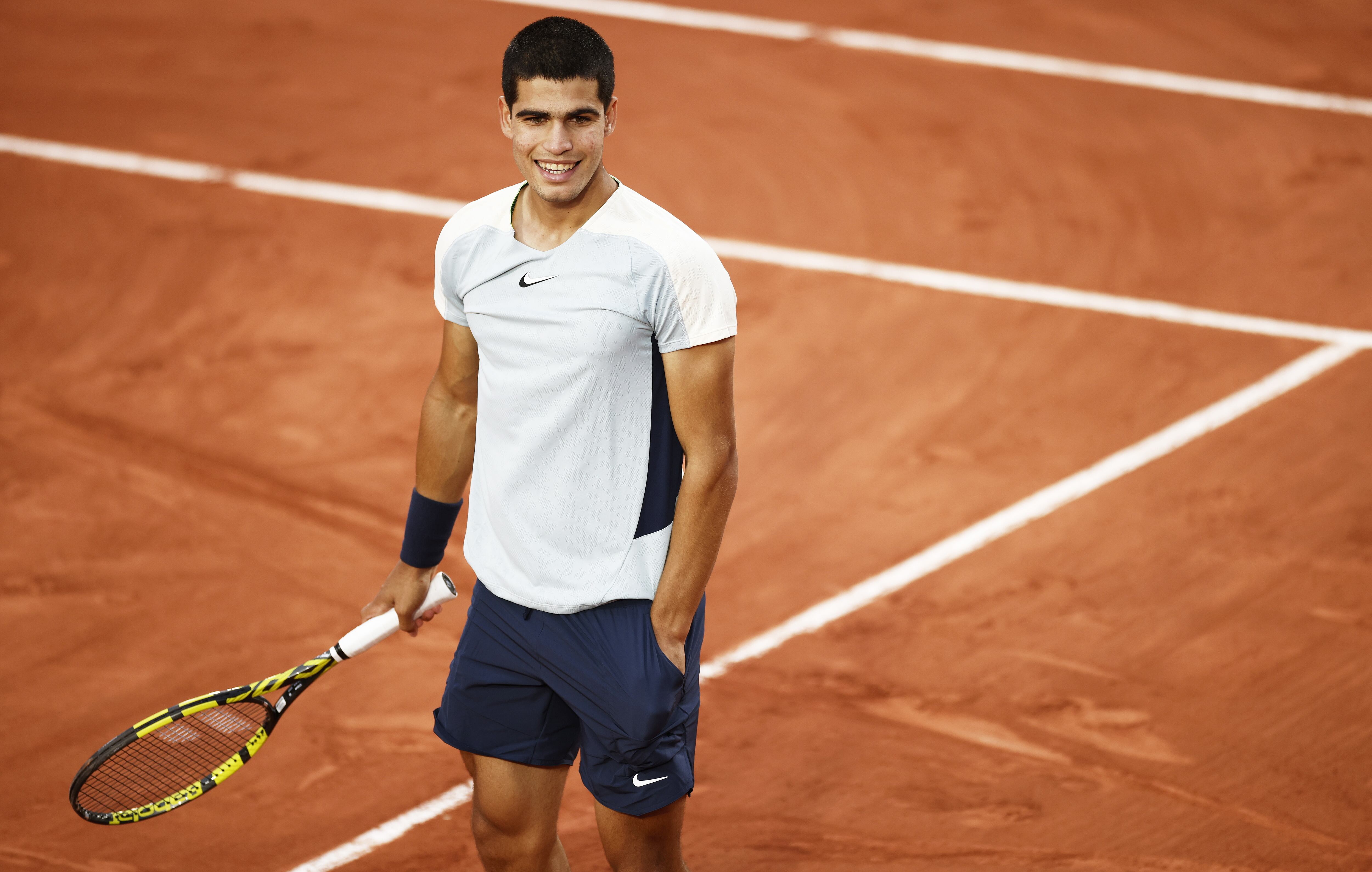 Carlos Alcaraz juega contra Korda en Roland Garros EFE/EPA/YOAN VALAT