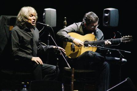 José Mercé en el escenario del Teatro Auditorio Riberas del Guadaíra.