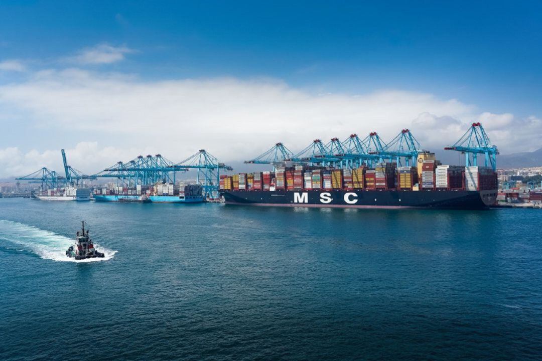 Un buque en el Puerto de Algeciras.