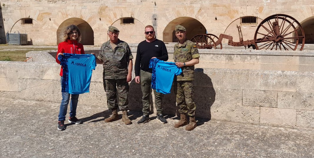 És la única prova que es disputa íntegrament a Menorca dins d'un bé històric.