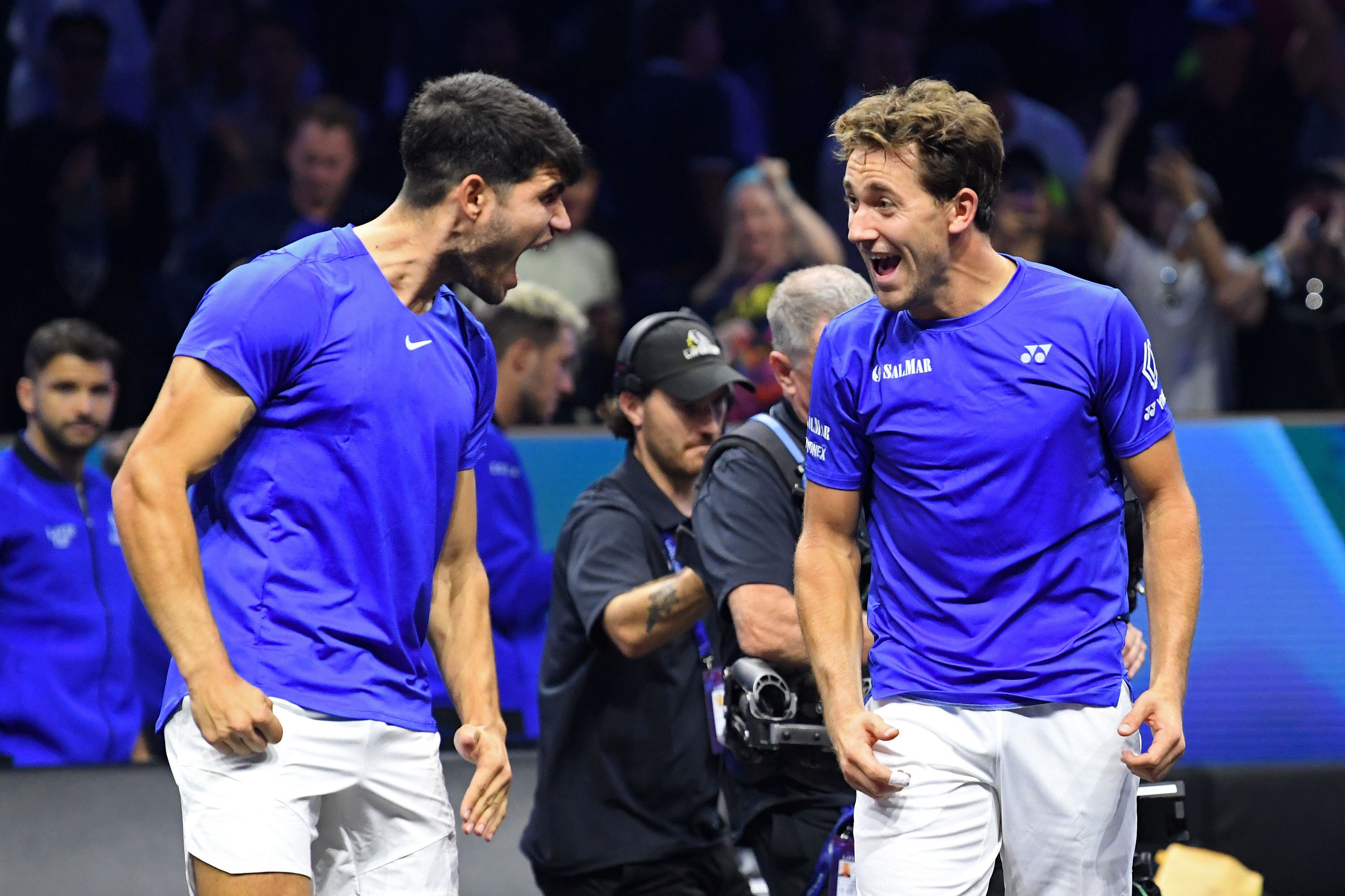 Carlos Alcaraz y Ruud celebran la victoria del Team Europe en la Laver Cup