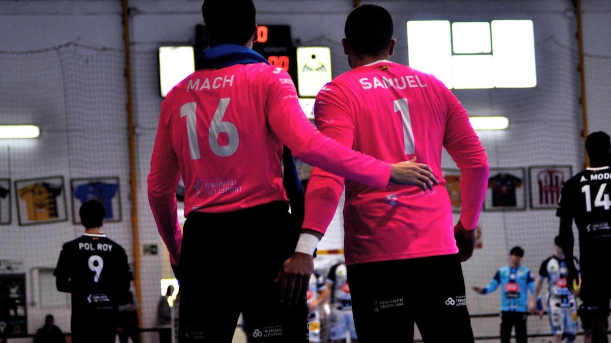 El Balonmano Servigroup Benidorm recupera confianza ante el Barça