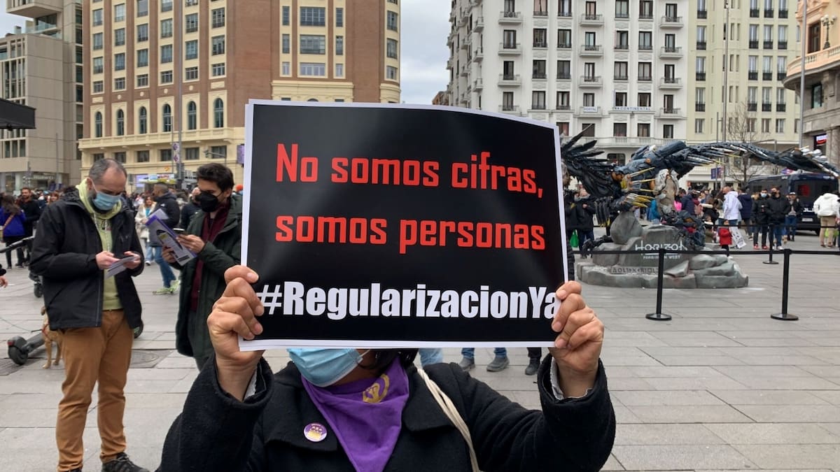 Aconseguir la regularització: "Podré treballar, tenir més drets i un habitatge"