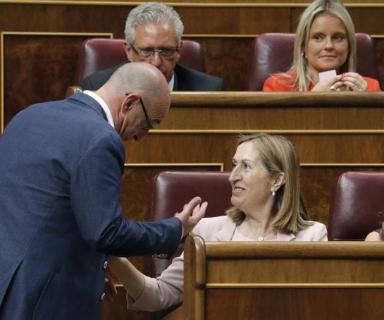 Ana Pastor conversa con el diputado de Ciudadanos Félix Álvarez, &#039;Felisuco&#039;