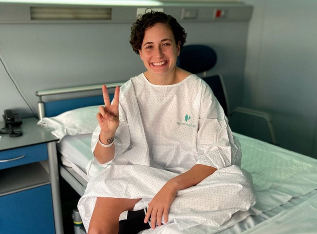 Ana Carrasco en el hospital antes de ser intervenida