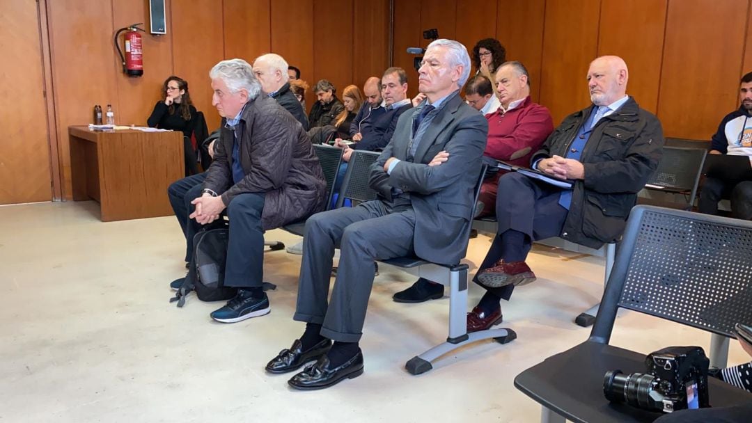 Francisco Pernía (derecha), junto a Urkijo y Vergara durante el juicio