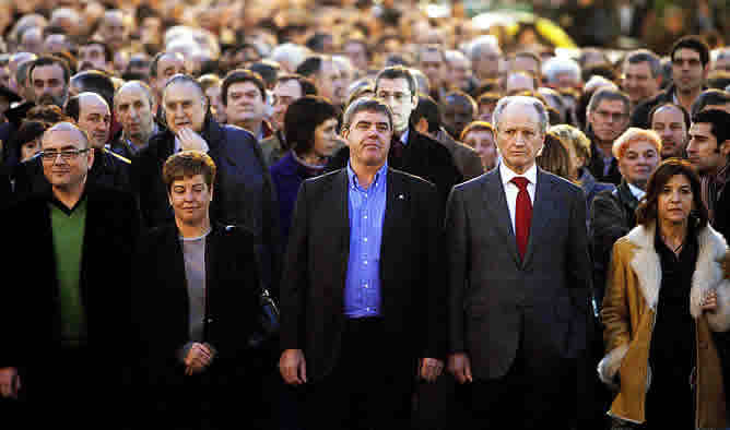 Juan Maria Atutxa, Kontxi Bilbao y Gorka Knorr durante la manifestación en Bilbao