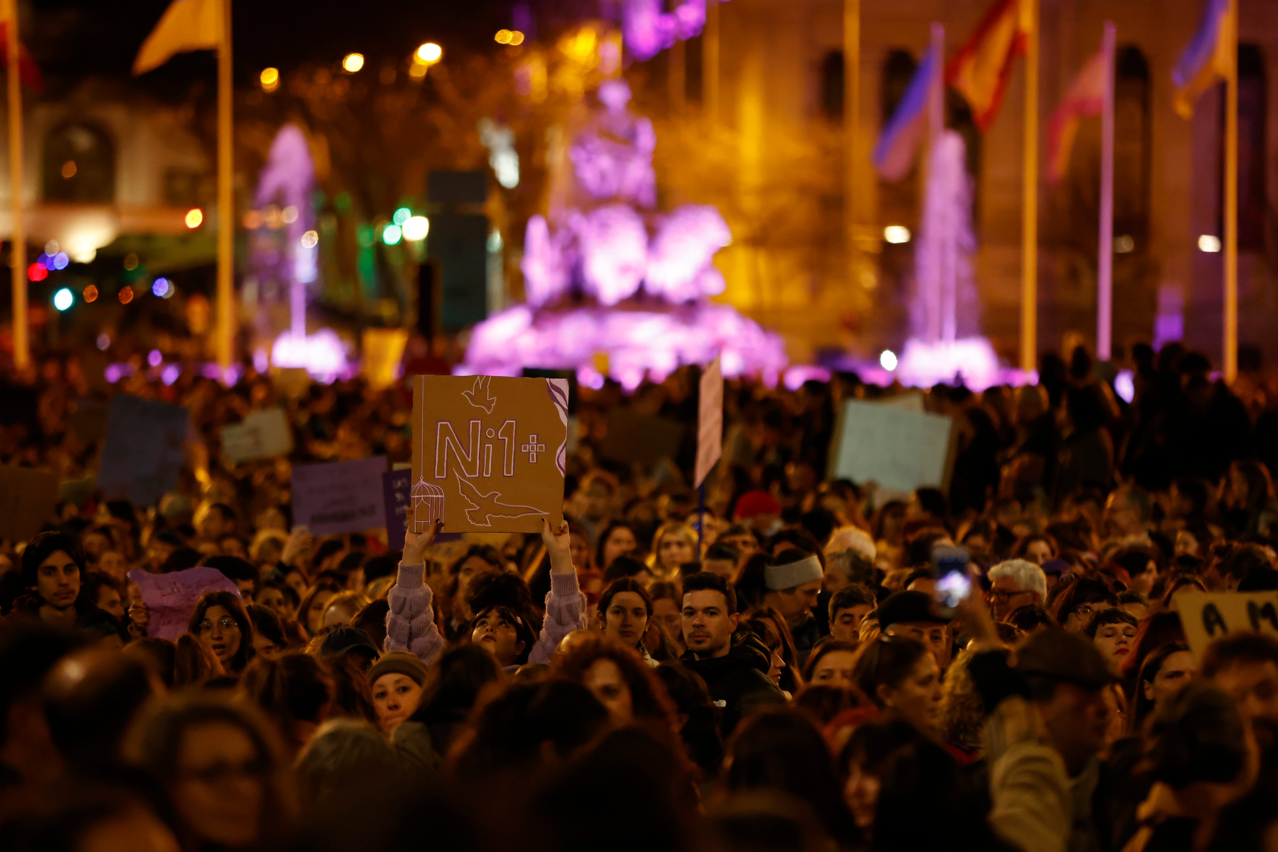 Manifestantes participan en la marcha organizada por el Movimiento Feminista de Madrid con motivo del Día de la Mujer, este miércoles en Madrid.