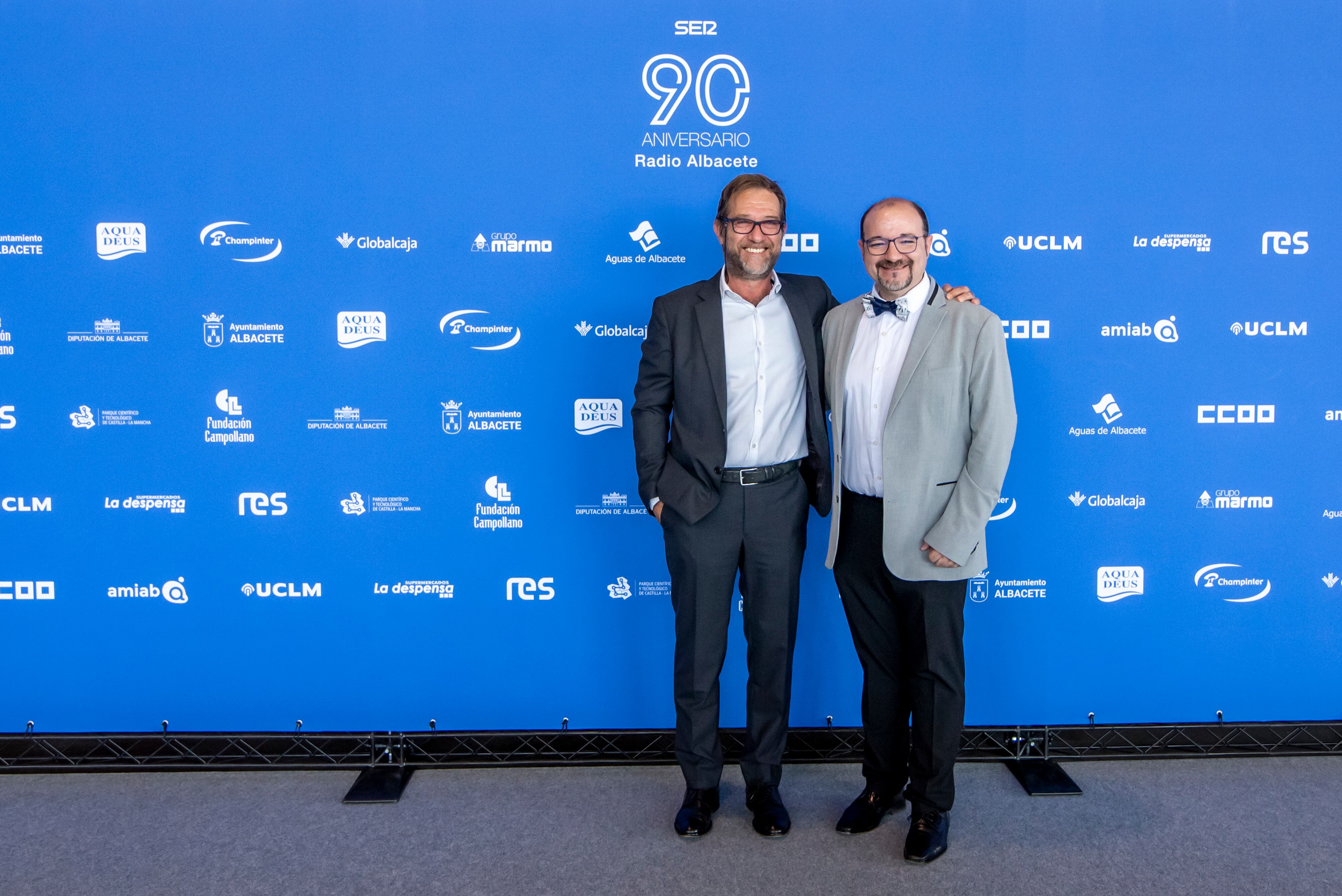 El director de comunicación de SER Castilla-La Mancha, Luis Ardila, y el director regional de musicales, Curro García.