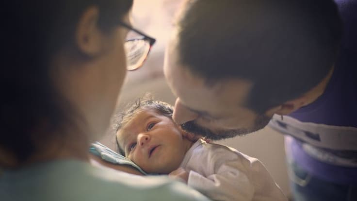 Madres cada vez más tarde, y cada vez con menos hijos