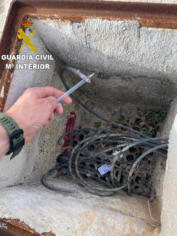 Detenida una persona por varios robos de cableado de cobre de alumnado público en Peñíscola